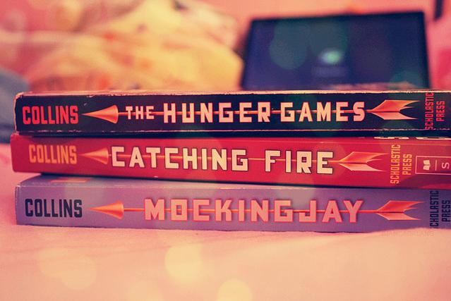 Amazon.com: the hunger games book 1) 9780439023528 